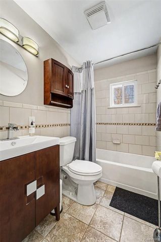 582 Nevada Avenue, Pontiac, MI 48341