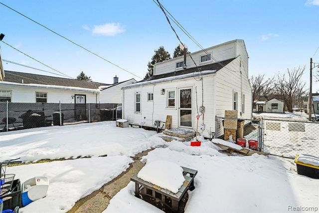 582 Nevada Avenue, Pontiac, MI 48341