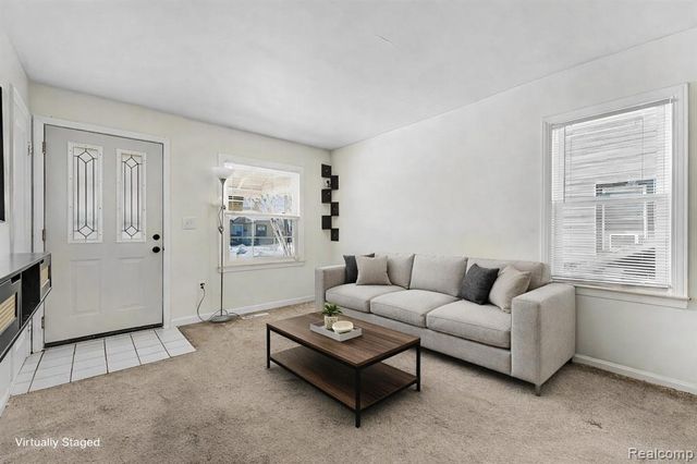 582 Nevada Avenue, Pontiac, MI 48341