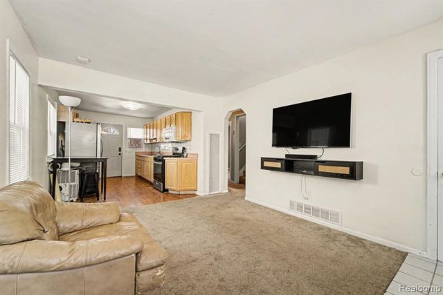 582 Nevada Avenue, Pontiac, MI 48341