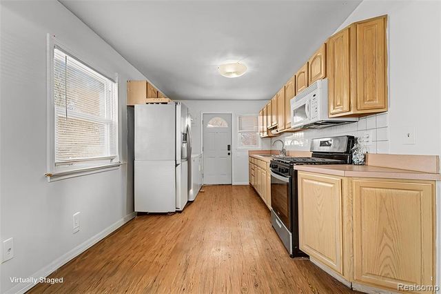 582 Nevada Avenue, Pontiac, MI 48341