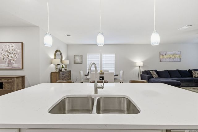 25807 Posey, Boerne, TX 78006