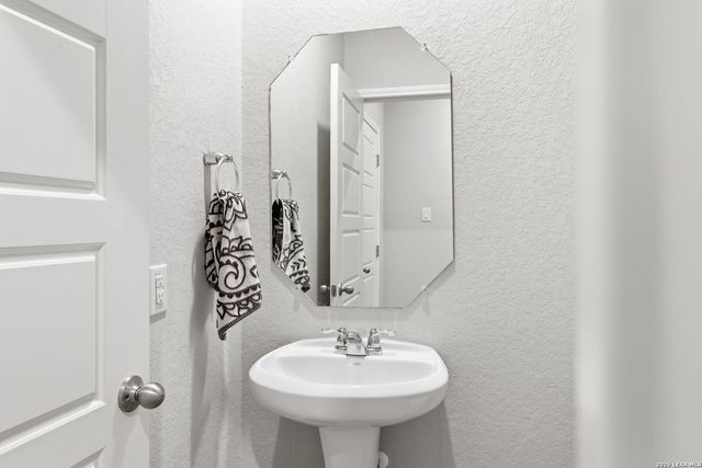 25807 Posey, Boerne, TX 78006