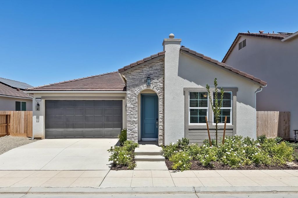 Image 1 of property listing at 4164 N Tisha Avenue, Fresno, CA 93723