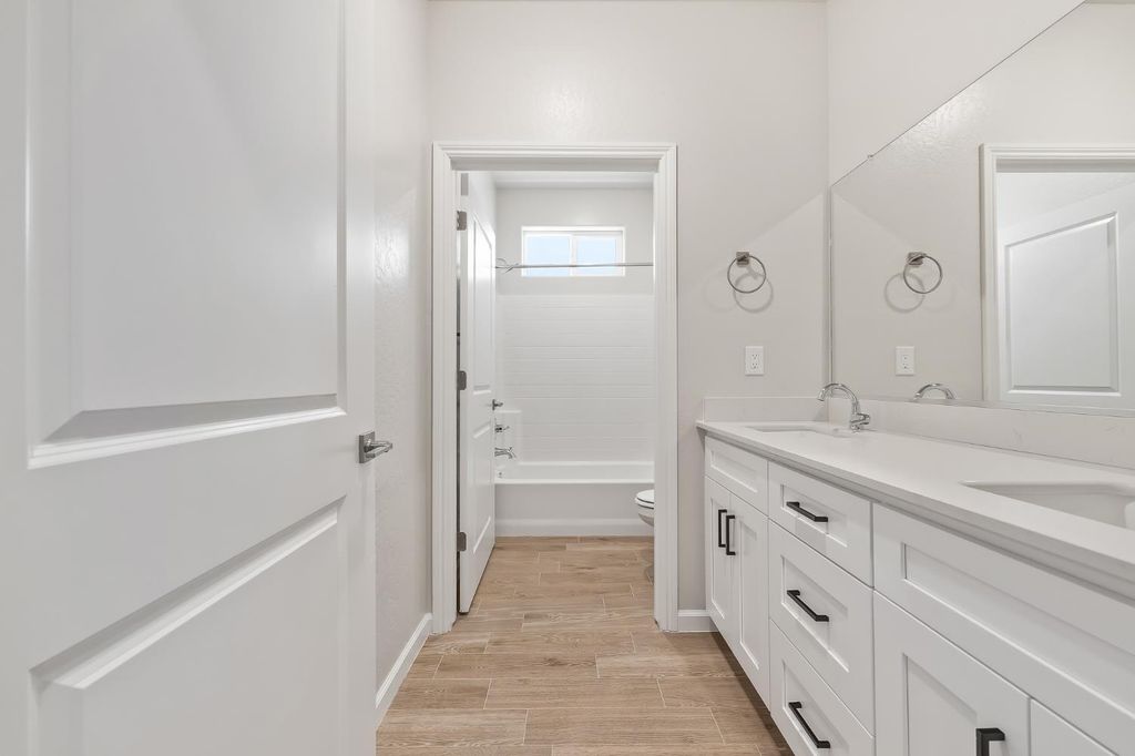 Image 10 of property listing at 4164 N Tisha Avenue, Fresno, CA 93723