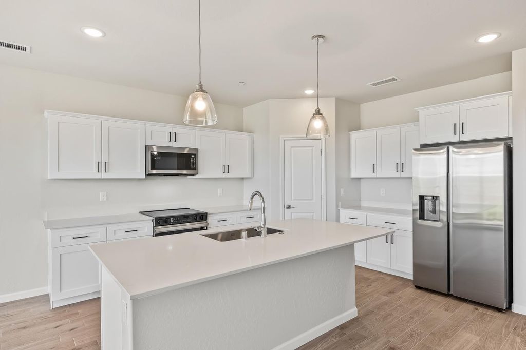 Image 5 of property listing at 4164 N Tisha Avenue, Fresno, CA 93723