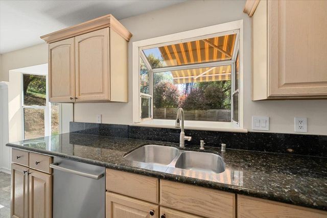 918 Woodpecker Ct, Placerville, CA 95667