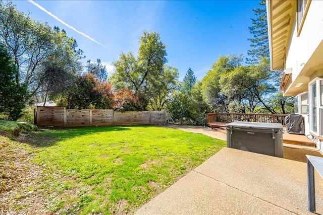 918 Woodpecker Ct, Placerville, CA 95667