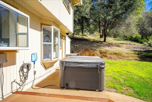918 Woodpecker Ct, Placerville, CA 95667