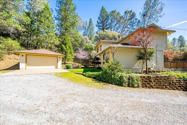 918 Woodpecker Ct, Placerville, CA 95667