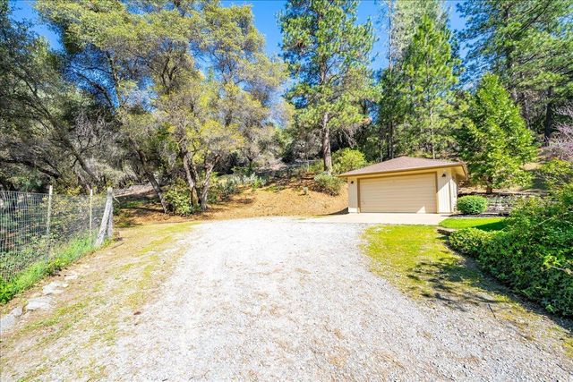 918 Woodpecker Ct, Placerville, CA 95667
