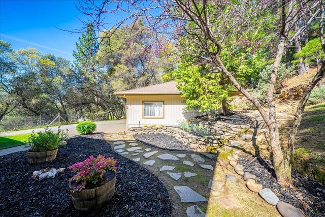 918 Woodpecker Ct, Placerville, CA 95667