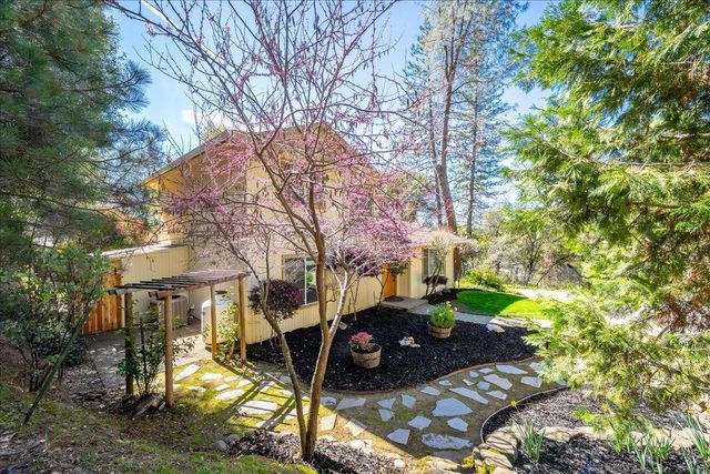 918 Woodpecker Ct, Placerville, CA 95667