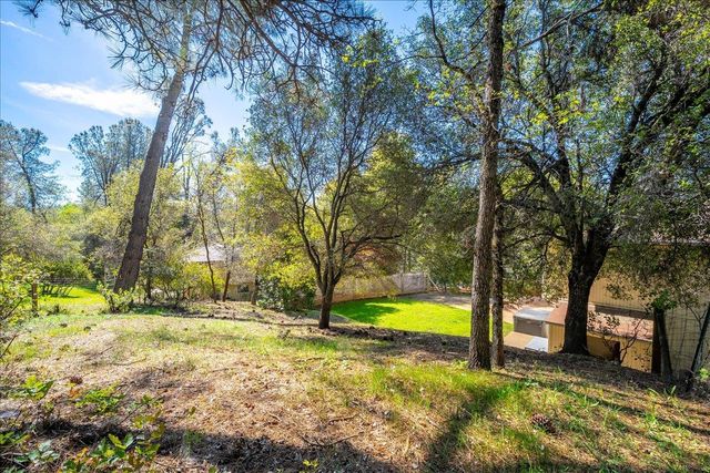 918 Woodpecker Ct, Placerville, CA 95667