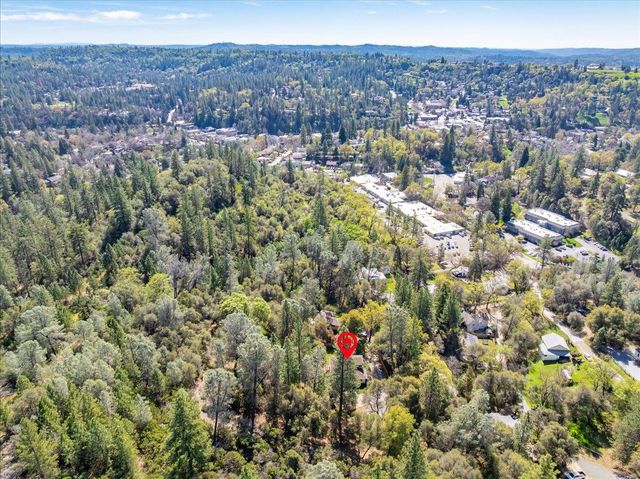 918 Woodpecker Ct, Placerville, CA 95667