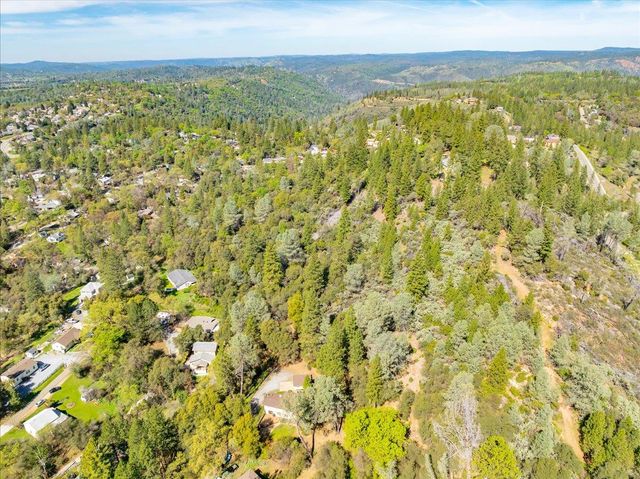 918 Woodpecker Ct, Placerville, CA 95667
