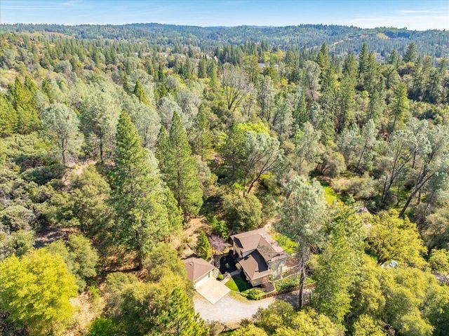 918 Woodpecker Ct, Placerville, CA 95667