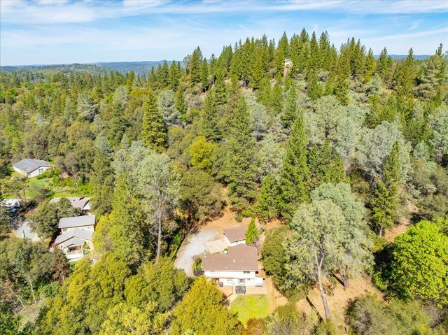 918 Woodpecker Ct, Placerville, CA 95667