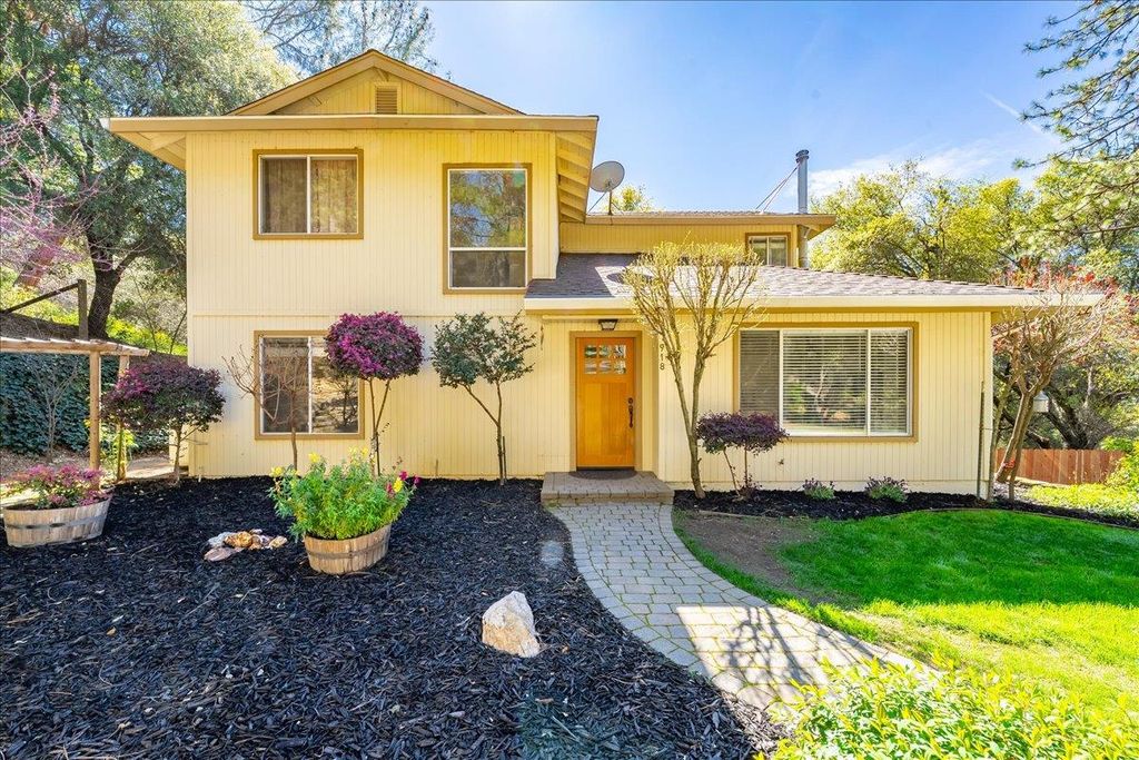 918 Woodpecker Ct, Placerville, CA 95667