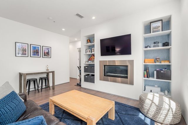 618 E Second Street 3, Boston, MA 02127