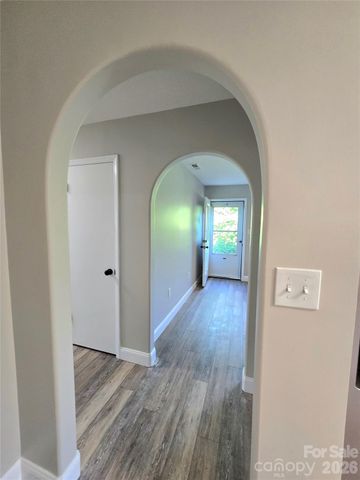 20 Mount Carmel Drive, Asheville, NC 28806