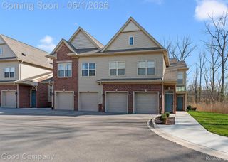 602 Pointe Drive, Walled Lake, MI 48390