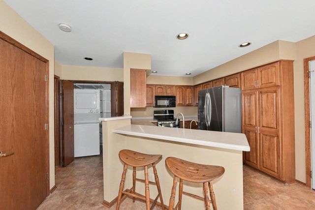 14143 W Waters Edge TRAIL, New Berlin, WI 53151