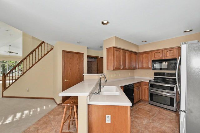14143 W Waters Edge TRAIL, New Berlin, WI 53151