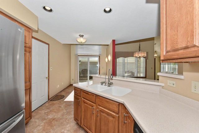 14143 W Waters Edge TRAIL, New Berlin, WI 53151