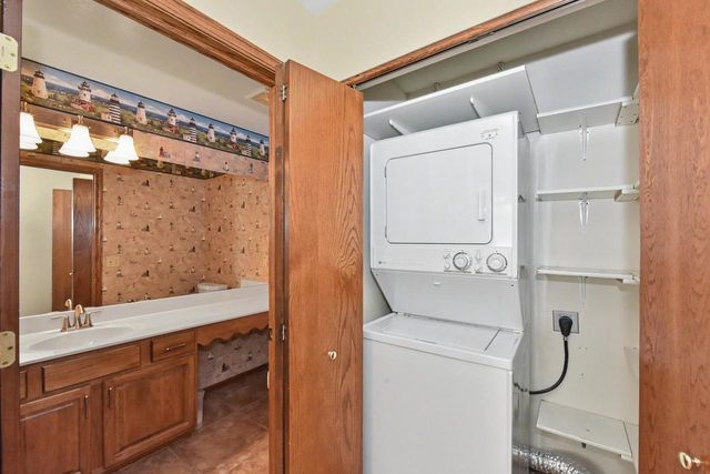 14143 W Waters Edge TRAIL, New Berlin, WI 53151