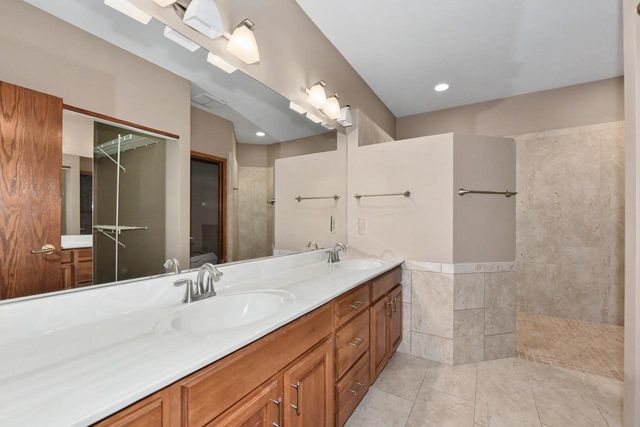 14143 W Waters Edge TRAIL, New Berlin, WI 53151