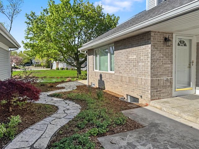 14143 W Waters Edge TRAIL, New Berlin, WI 53151