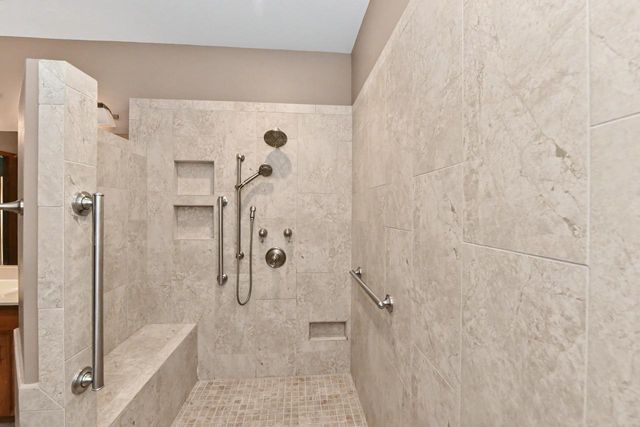 14143 W Waters Edge TRAIL, New Berlin, WI 53151
