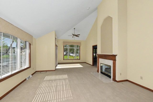 14143 W Waters Edge TRAIL, New Berlin, WI 53151
