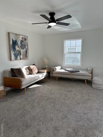 25216 Hayes Road, Roseville, MI 48066