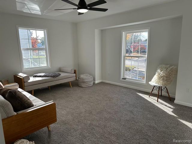 25216 Hayes Road, Roseville, MI 48066