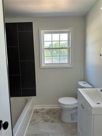 25216 Hayes Road, Roseville, MI 48066