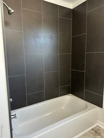 25216 Hayes Road, Roseville, MI 48066