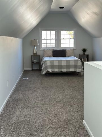 25216 Hayes Road, Roseville, MI 48066