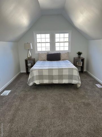 25216 Hayes Road, Roseville, MI 48066