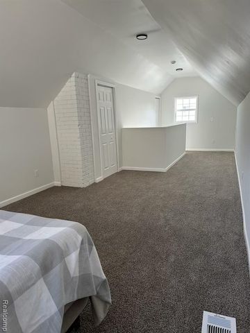 25216 Hayes Road, Roseville, MI 48066