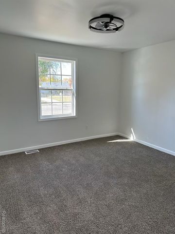 25216 Hayes Road, Roseville, MI 48066