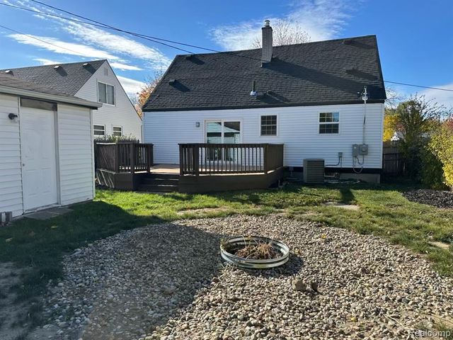 25216 Hayes Road, Roseville, MI 48066