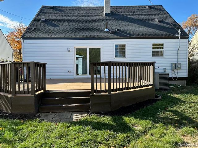 25216 Hayes Road, Roseville, MI 48066