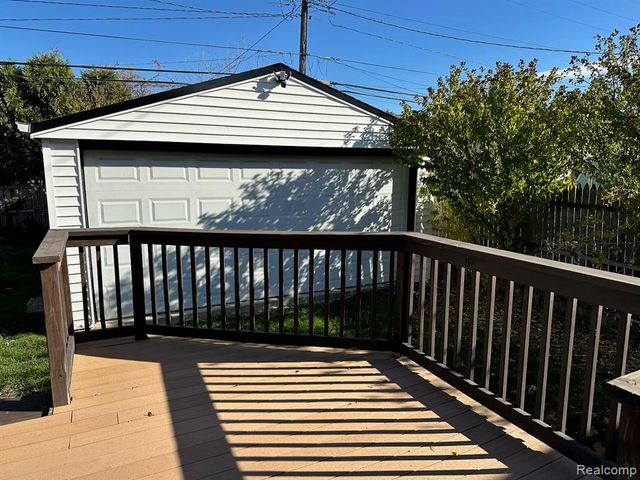 25216 Hayes Road, Roseville, MI 48066