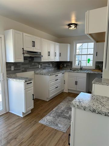 25216 Hayes Road, Roseville, MI 48066