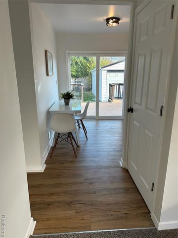 25216 Hayes Road, Roseville, MI 48066