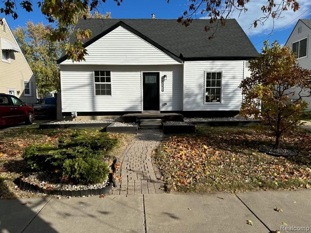 25216 Hayes Road, Roseville, MI 48066