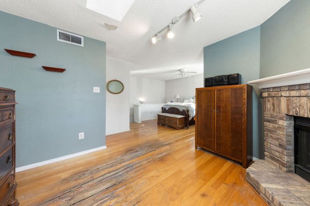 5757 E University Boulevard 26D, Dallas, TX 75206