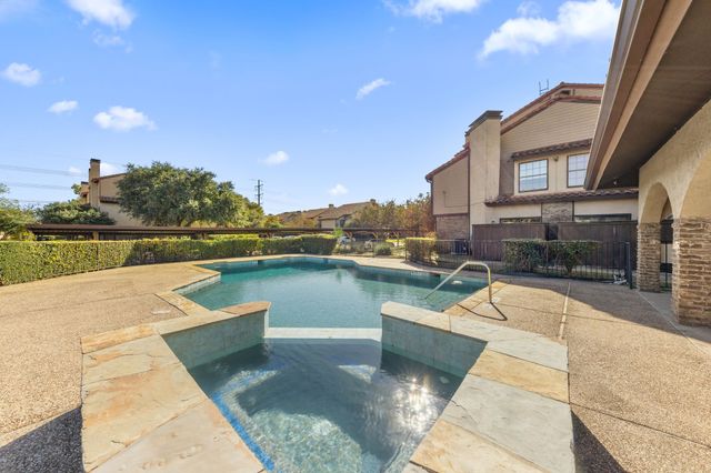 5757 E University Boulevard 26D, Dallas, TX 75206